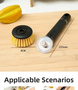 Détail de brosse vaisselle avec réservoir dimensions manche 235mm et tête 8cm