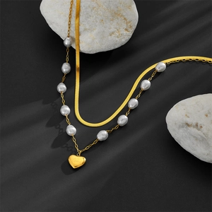 Double-layered gold titanium necklace with pearls and engraved heart love pendant