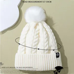 Size chart for white knit beanie with snowflake patch, head circumference 57-59cm details