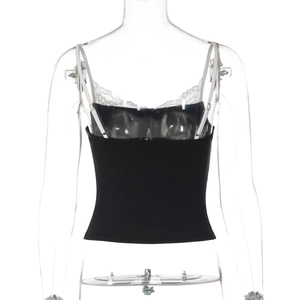 Vue arrière du caraco noir avec bordure en dentelle blanche sur mannequin clair