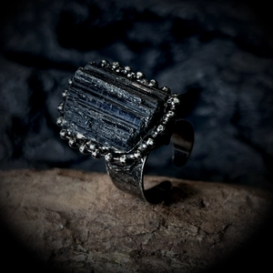 Vintage Natural Black Tourmaline Ring Copper Ancient Silver Plated Beaded Edge Adjustable Open Band Gothic Punk Jewelry