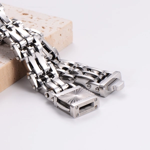 Men's heavy duty stainless steel motorcycle chain bracelet with sunburst engraved clasp