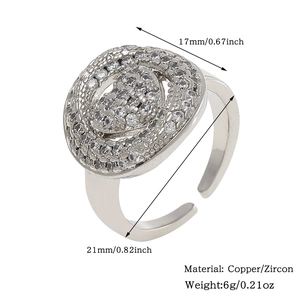 Detailweergave van zilveren koperen ring met ovale zirkoon en afmetingen op de foto