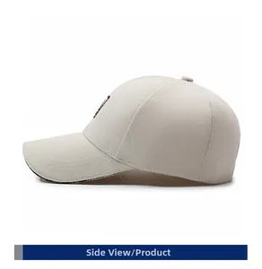 Vue latérale de la casquette de baseball beige en coton avec visière surpiquée