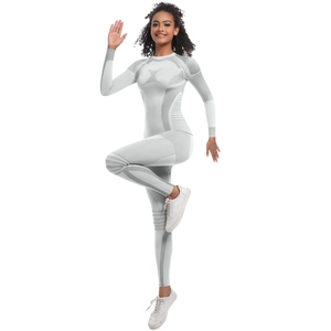 Seamless high-elasticity gray and white yoga set with long sleeve top and slim pants