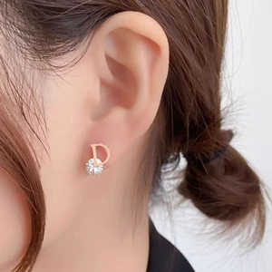 Elegant rose gold D-shaped letter earring with a sparkling round zircon stone on model