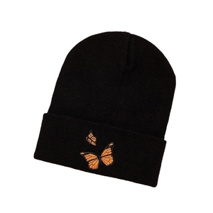 Bonnet noir en maille avec écussons papillons brodés pour hommes et femmes en hiver