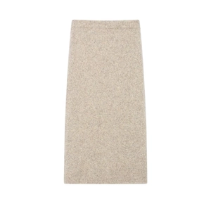 Robe midi en maille beige minimaliste avec texture haute densité et silhouette droite en H
