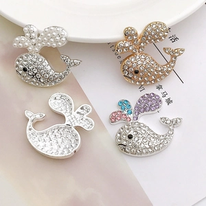 Breloques baleine en alliage avec strass et perles, disponibles en or et en argent