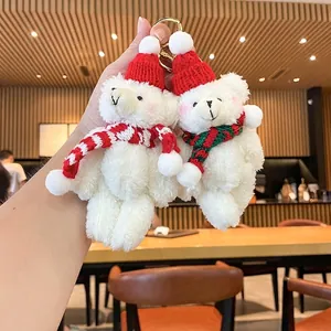 Par de lindos llaveros de oso de peluche blanco con gorros de Navidad rojos y bufandas