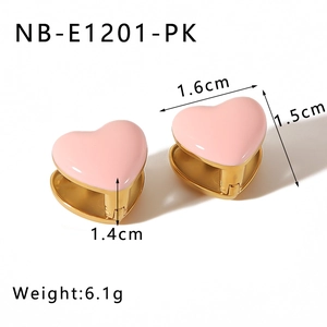 Detailed size specifications and weight of pink heart enamel earrings in 18K gold plated steel