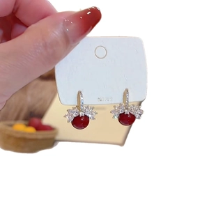Boucles d'oreilles pendantes en argent S925 avec pierres rouges et nœud en diamant