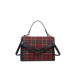 Sac bandoulière tendance à carreaux rouge et vert avec bordures en cuir noir