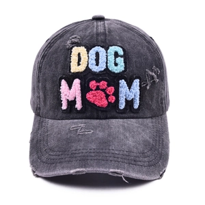 Casquette baseball DOG MOM grise délavée avec broderie colorée et détails d'usure vintage