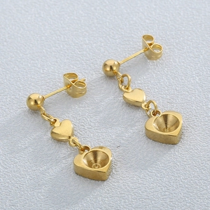 Eleganti orecchini pendenti a doppio cuore in acciaio al titanio placcato oro 18K