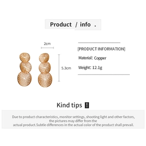 Three-tier hollow mesh gold-plated copper earrings with size measurements of 2cm by 5.3cm