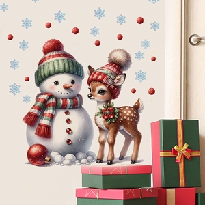Stickers de Noël avec renne, bonhomme de neige et boîtes cadeaux rouges sur mur beige