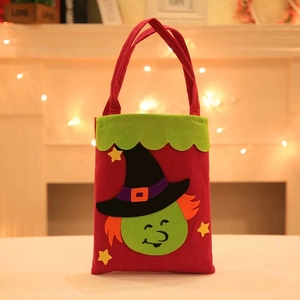 Sac cadeau d'Halloween rouge en feutre avec sorcière verte et étoiles jaunes