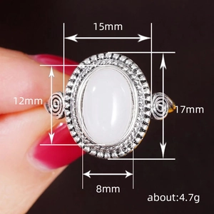 Vintage-Ring im Punk-Stil mit ovalem Mondstein, detaillierten Maßen und Gewicht