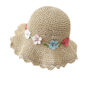 Cappello da sole in paglia intrecciato a mano con fiori colorati e tesa ondulata