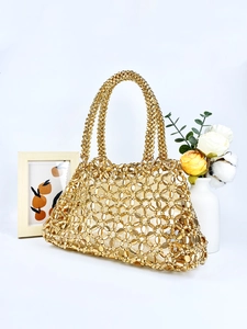 Elegante goldene Perlen-Handtasche mit gewebtem Hohlraum-Design für Damen