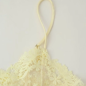 Ensemble pyjama caraco en satin avec dentelle délicate et bretelles réglables pour femmes