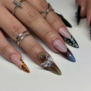 Long Stiletto Press On Nails With Butterfly Rhinestone Leopard Print Gradient Black Artificial False Finger Nails For Women