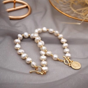 Baroque Freshwater Pearl Bracelet Gold Plated Copper Beads Queen Coin Pendant Toggle Clasp Elegant Jewelry For Women