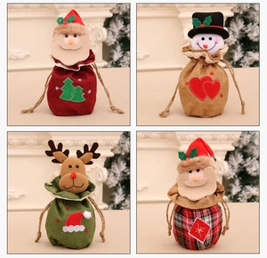 Détails des sacs cadeaux de Noël en toile avec personnages 3D Père Noël, Bonhomme de neige
