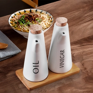 Botellas Dispensadoras De Aceite Y Vinagre Cerámica Con Tapón Corcho Y Bandeja Madera Minimalista Moderno Cocina Decorativo