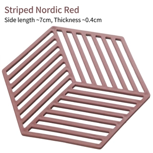Sous-plat hexagonal rouge nordique en silicone résistant à la chaleur au design rayé