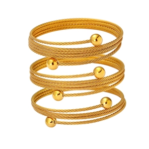 Set di bracciali in acciaio dorato a treccia con trama a cavo e sfere metalliche lucide