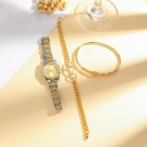 Coffret montre quartz femme dorée avec bracelet trèfle et jonc ouvert élégant