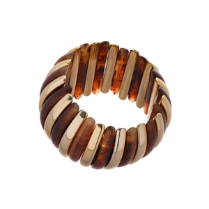 Elastic wide bangle featuring amber tortoiseshell resin and golden metal plates
