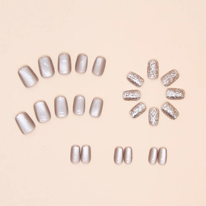 Detail of 24pcs cat-eye glitter short square round press-on nails set with silver sparkles