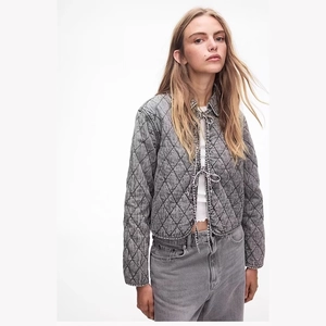 Giacca In Denim Trapuntata Da Donna Grigio Grafite Lavato Motivo A Rombi Lacci Frontali Revers Manica Lunga Cappotto