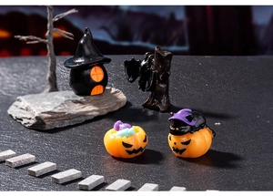 Miniature resin figurines of witch house and pumpkin cat for Halloween micro landscape