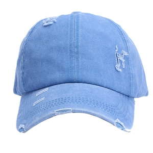 Himmelblaue Baseballkappe im Vintage-Look mit ausgefransten Löchern und Baumwolle