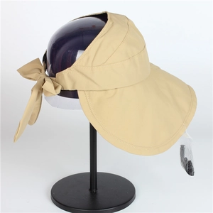 Cappello parasole beige a tesa larga con fiocco posteriore e protezione UV estiva