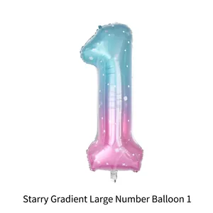 Détail du ballon en aluminium numéro 1 dégradé bleu et violet avec motifs d'étoiles brillantes