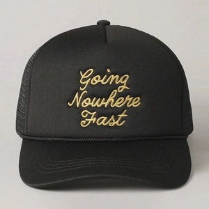 Cappellino trucker nero con ricamo dorato Going Nowhere Fast e rete traspirante retro