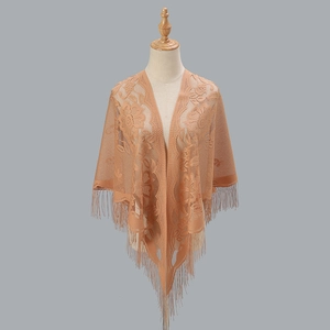 Elegante scialle di pizzo albicocca con intagli floreali e lunghe frange da donna