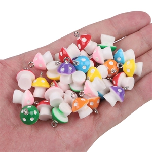 Pendentifs champignons colorés en résine avec pois blancs pour création de bijoux DIY
