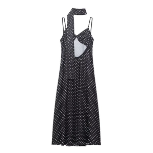 Rückenfreies Maxikleid mit Polka-Dots in Schwarz-Weiß, Trägern und passendem Halstuch