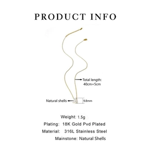 Détails du collier en acier 316L avec PVD or 18 carats et pendentif lettre A en nacre naturelle