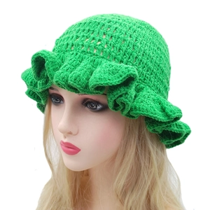 Green crochet ruffle brim bucket hat made of warm knitted yarn for women's winter fashion