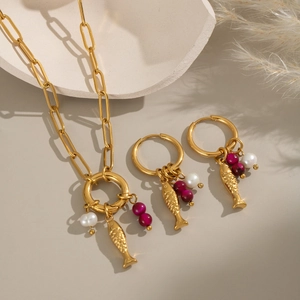 Boho Schmuckset aus Goldkette und Ohrringen mit Fisch-Anhängern, Perlen und Steinen