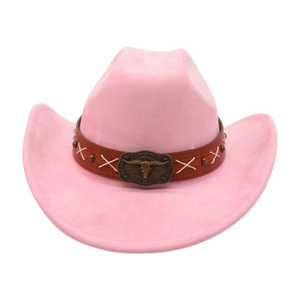 Cappello da cowboy rosa con cinturino in pelle e fibbia con testa di toro in bronzo