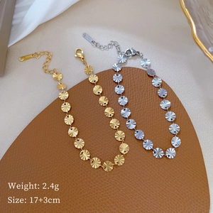 Dettaglio del bracciale a catena in acciaio inossidabile con lunghezza 17+3cm e peso 2,4g