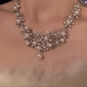 Elegant pearl and diamond flower necklace set with multi-row V-shape vintage royal design